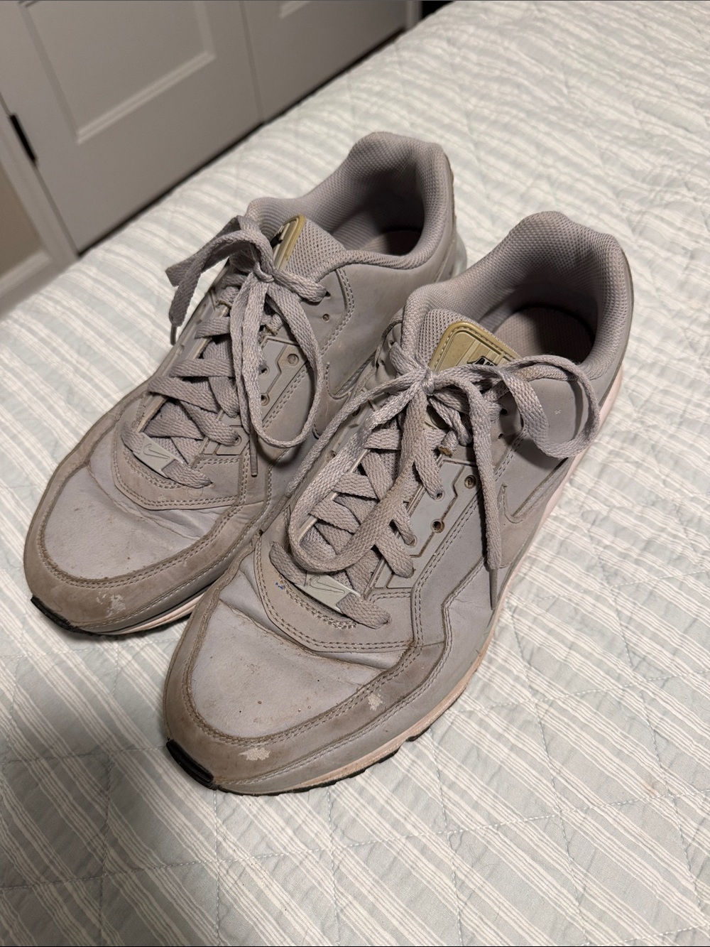 Nike Men's Light Gray Lace-Up Sneakers